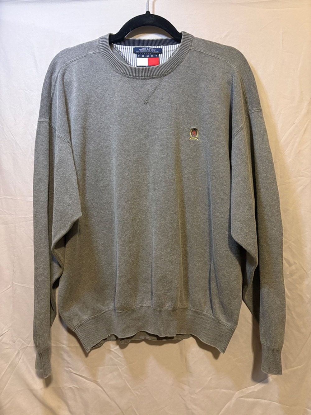 Tommy Hilfiger Women’s Light Gray Crewneck Sweatshirt